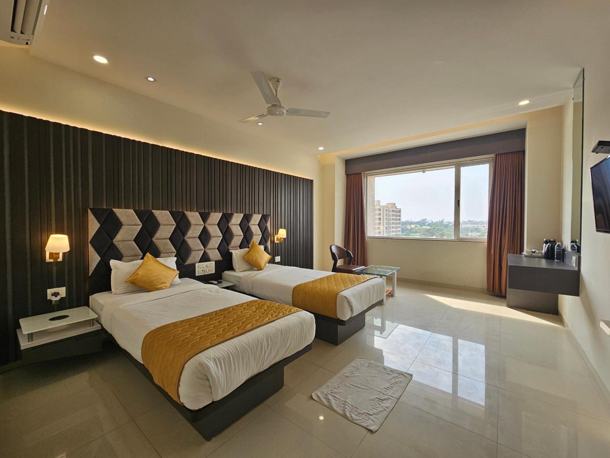 Hotel Grand Darshan Вадодара Экстерьер фото