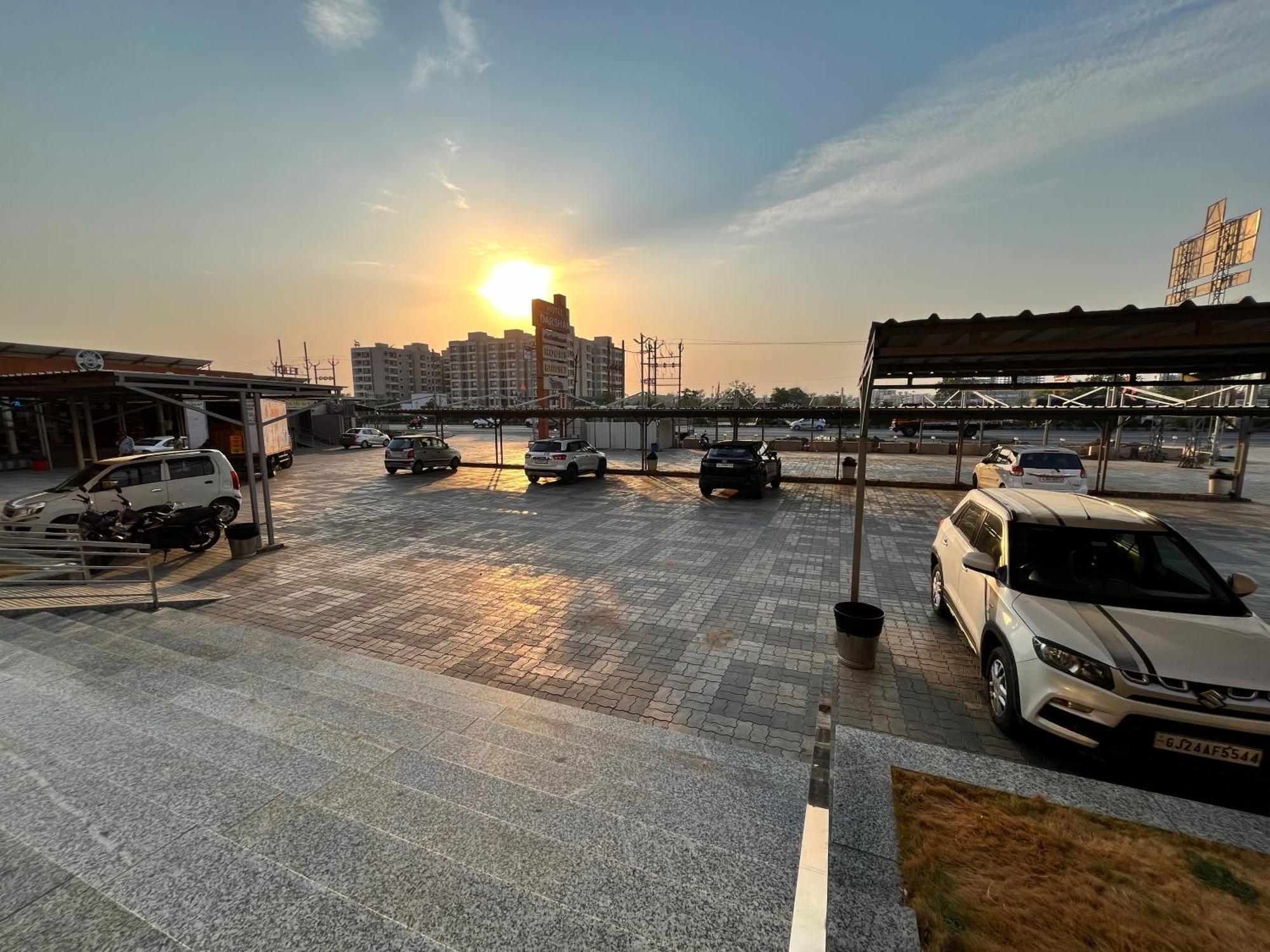 Hotel Grand Darshan Вадодара Экстерьер фото