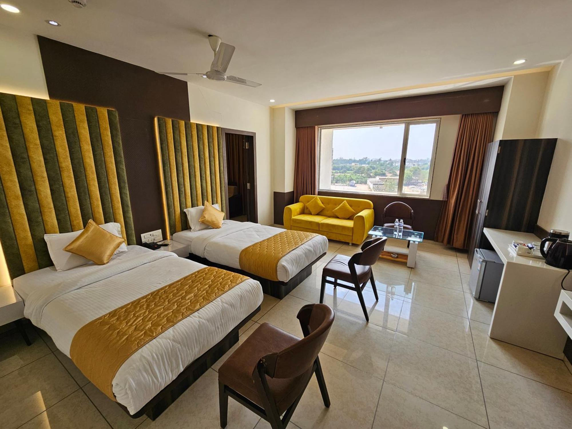 Hotel Grand Darshan Вадодара Экстерьер фото