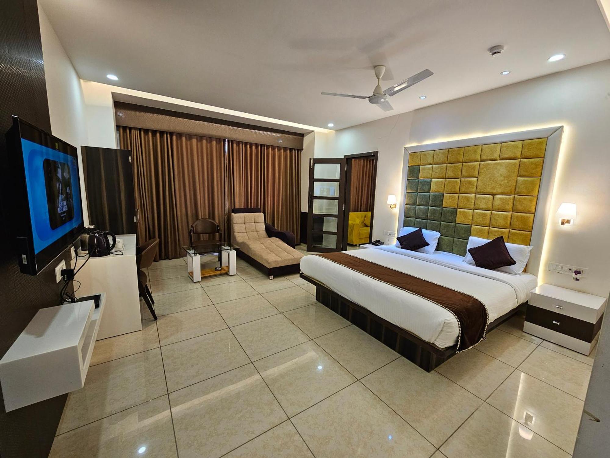 Hotel Grand Darshan Вадодара Экстерьер фото